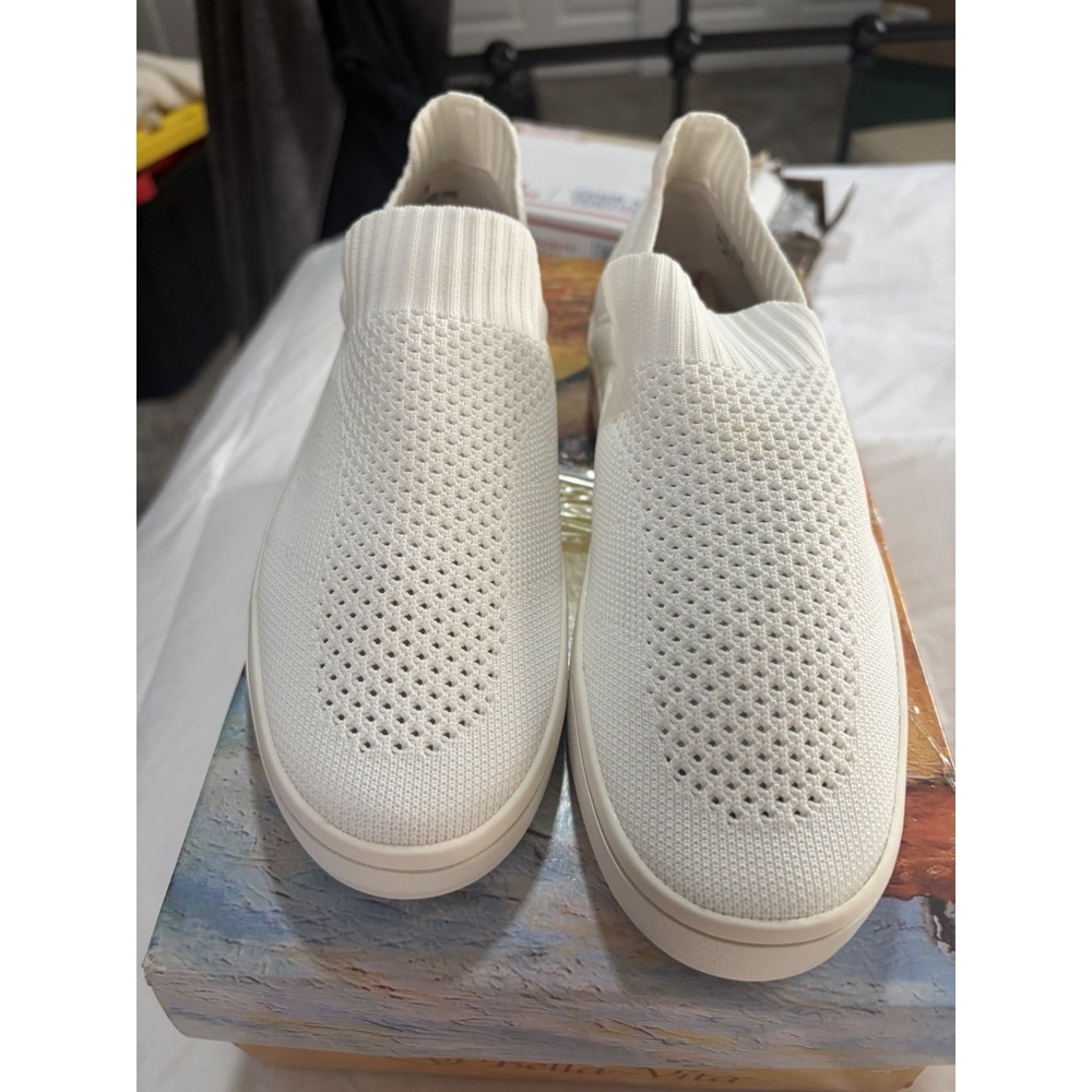bella vita womens canvas  Slip On Tennis shoes 6.5. NWB